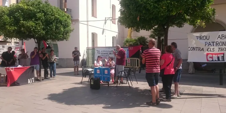 La CNT presenta a Pineda una campanya contra "els abusos i la precarietat en l'hostaleria i el comerç"