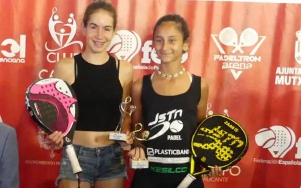Anna Ortiz assoleix la tercera plaça el Campionat Estatal de Menors de Pàdel