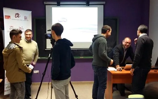 Una vintena de persones participen en el taller de Linkedin, impulsat per la regidoria de Comerç i Consum d’Altafulla