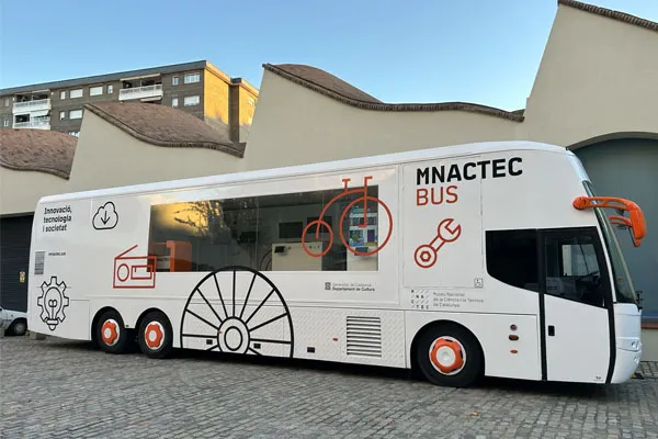 <strong>El bus itinerant del Museu Nacional de la Ciència i la Tècnica de Catalunya es queda dos dies més a Solsona</strong>