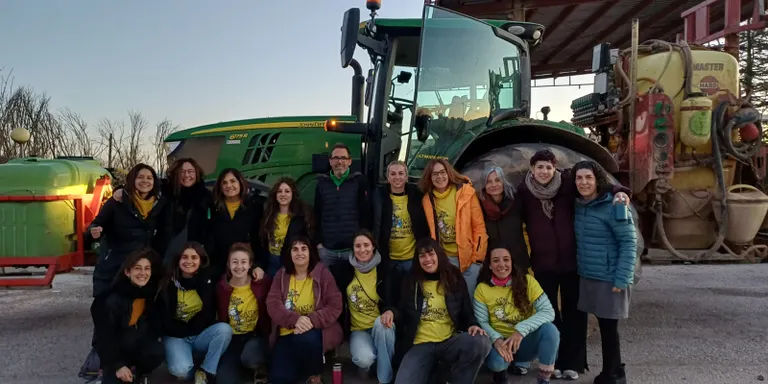 Els docents del Solsonès mostren el seu descontentament tallant la C-55 a Clariana a primera hora del matí