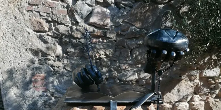 Riells i Viabrea inaugura el monòlit en homenatge a Mossèn Pere Ribot i Sunyer