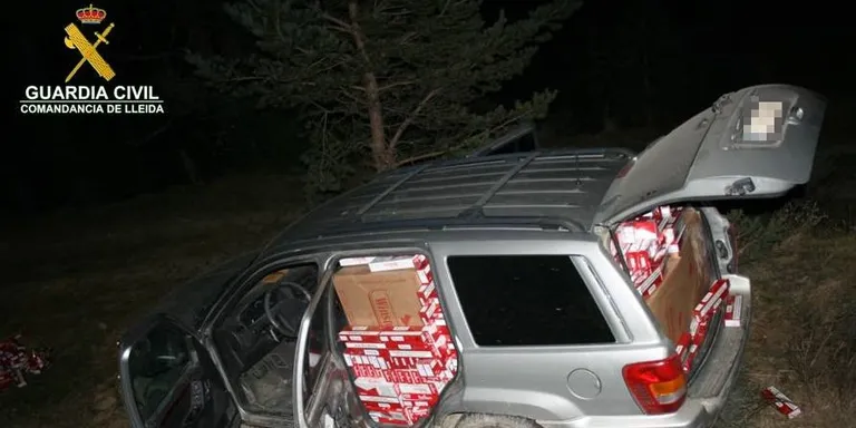 Troben tabac de contraban valorat en 81.000 euros en un tot terreny abandonat