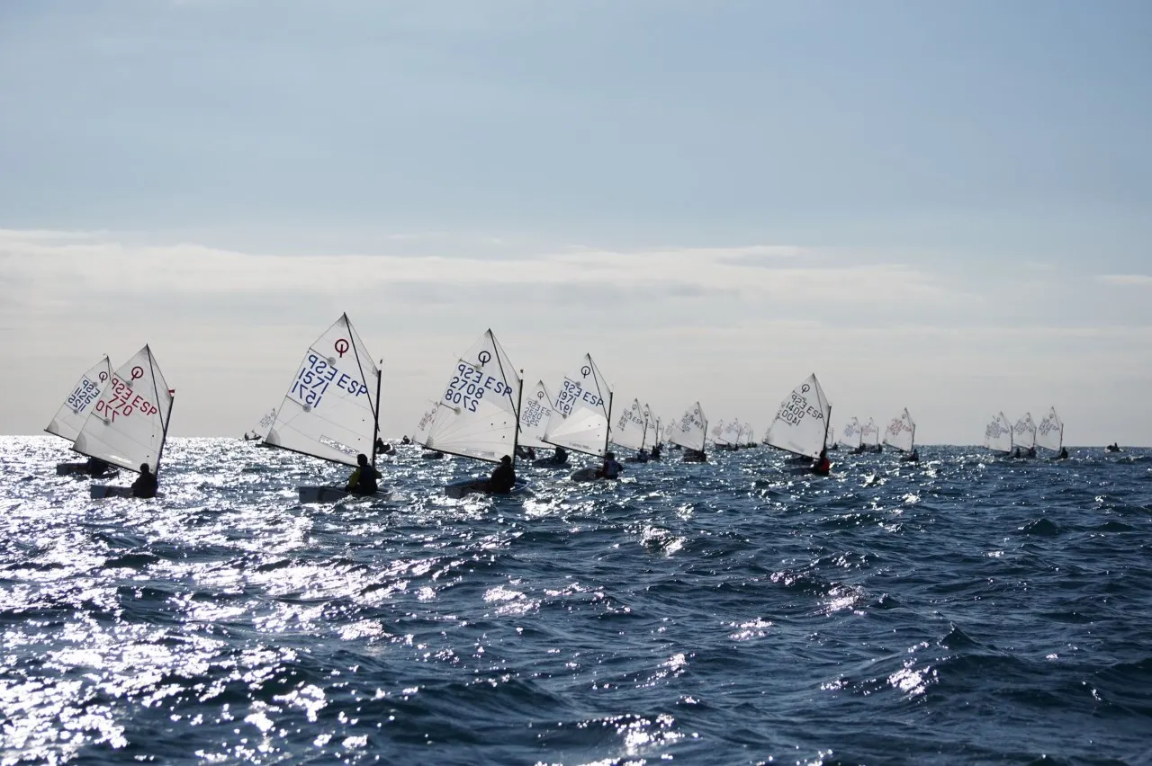 El Club Nàutic Cambrils acull aquest cap de setmana la primera competició esportiva de l’any