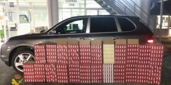 Detingut un veí d'Andorra per fugir del control duaner amb 40.000 euros de tabac de contraban