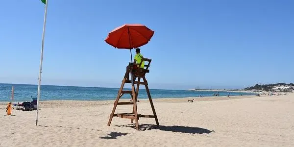 Torredembarra inicia el servei de vigilància i socorrisme a les platges de la Paella i Baix a Mar