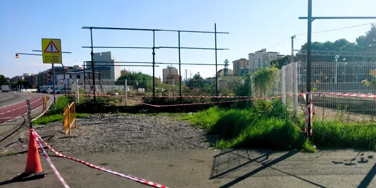 Els busos que cobriran el servei entre Tarragona i Sant Vicenç pararan al costat de l’estació de trens