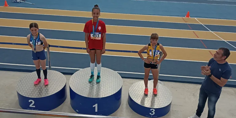 L’atleta Martina Gómez queda segona al Campionat de Catalunya SUB 14 en pista coberta de Sabadell