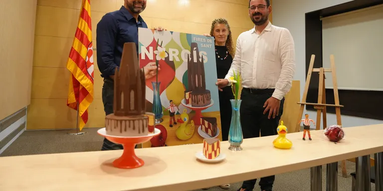 El cartell de Fires de Sant Narcís recull elements icònics de la festa gironina com la mosca o el campanar de Sant Fèlix