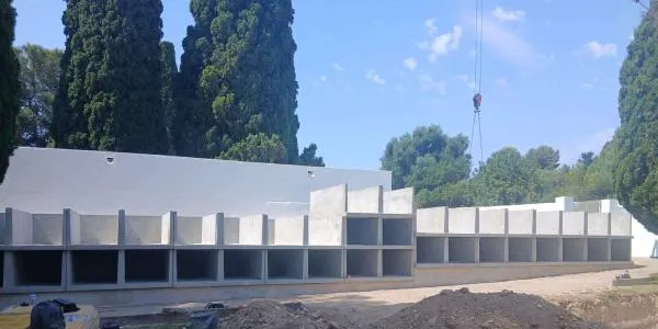 S’instal·len una cinquantena de nous nínxols al cementiri d’Altafulla