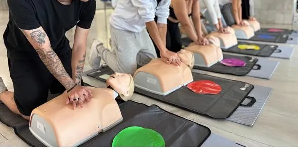 Salut busca 150 persones per formar en reanimació cardiopulmonar i l'ús del desfibril·lador al Camp de Tarragona.