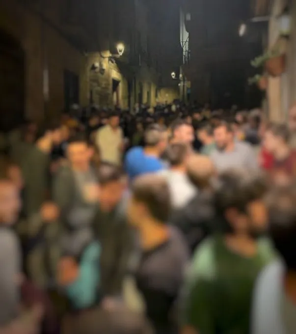 Polèmica a Solsona per la concentració de joves al nucli antic sense respectar les mesures de seguretat