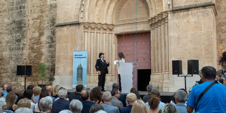 Valls presenta la nova imatge del campanar de Sant Joan