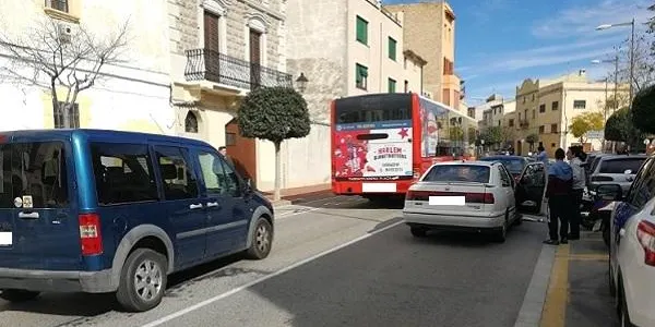 Pas alternatiu a l’avinguda Marquès de de Tamarit d’Altafulla per un accident de trànsit sense ferits