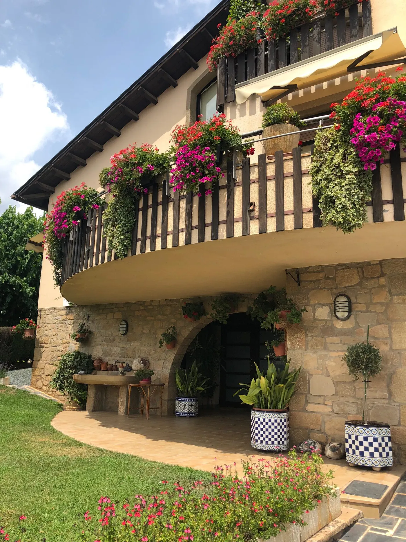Obertes les inscripcions al Concurs de flors als balcons de Solsona