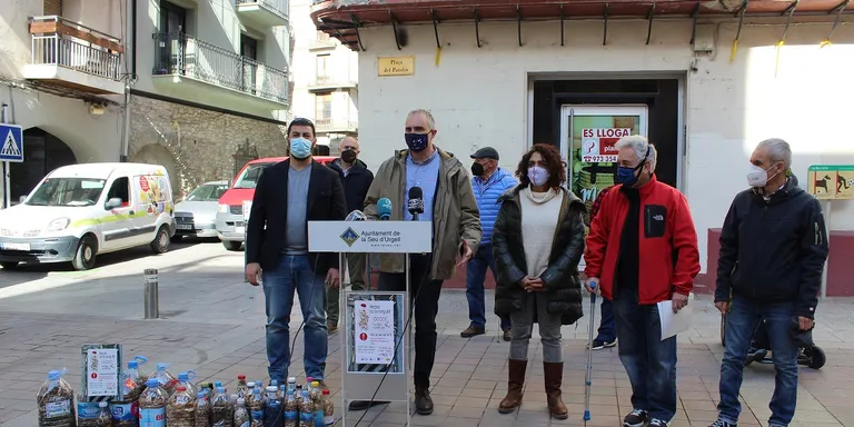 La Seu d’Urgell inicia una campanya de sensibilització sobre la problemàtica ambiental de les burilles
