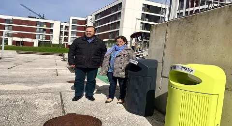PARQUES INFANTILES CON DOBLES PAPELERAS PARA RECOGIDA SELECTIVA DE ENVASES