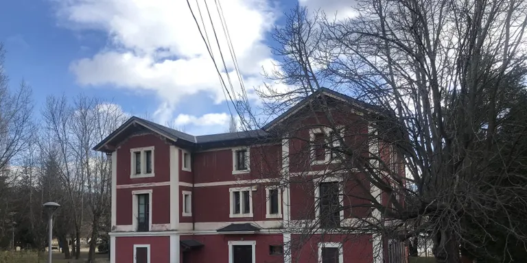 Puigcerdà posa a disposició de la Generalitat l'edifici de l'Antiga Acadèmia de l'estany per a ubicar-hi un nou arxiu
