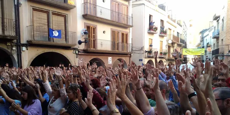 Agramunt es suma en massa a l'Aturada general i mostra el rebuig a la violència policial