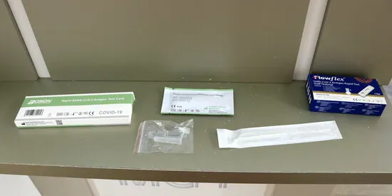 Les farmàcies,sense test d'antígens, a l'espera que es puguin vendre els d'ús professional