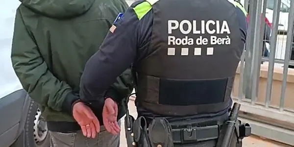La Policia Local de Roda de Berà deté en un control dues persones en cerca i captura