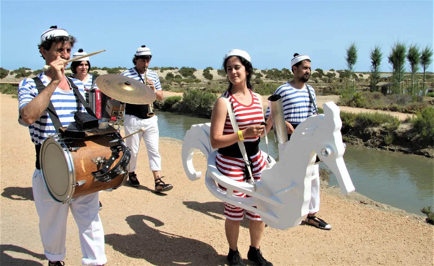 Un espectacle d’animació de carrer dona avui el tret de sortida a la Festa de la Mare de Déu del Carme