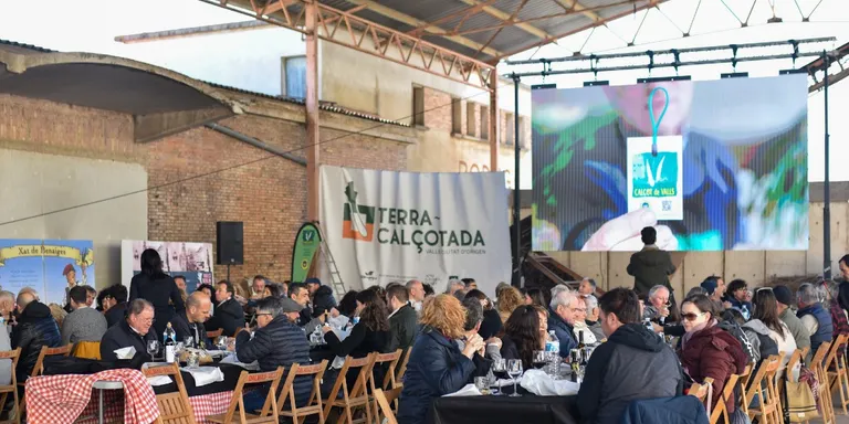 Valls comparteix una calçotada simultània amb altres ciutats europees