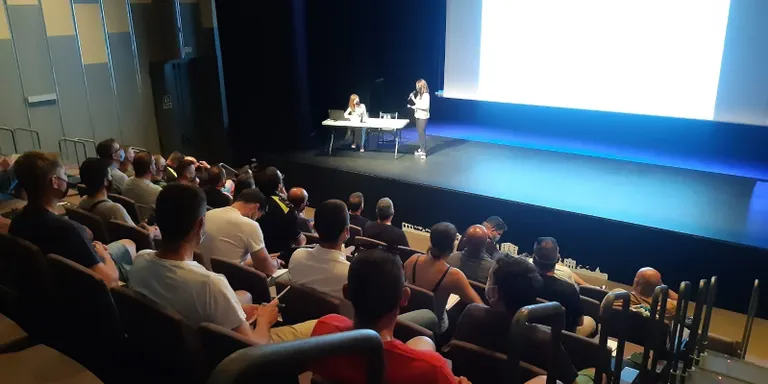 L'Auditori de Pineda acull una formació en dret penal amb l'assistència de policies d'arreu de Catalunya