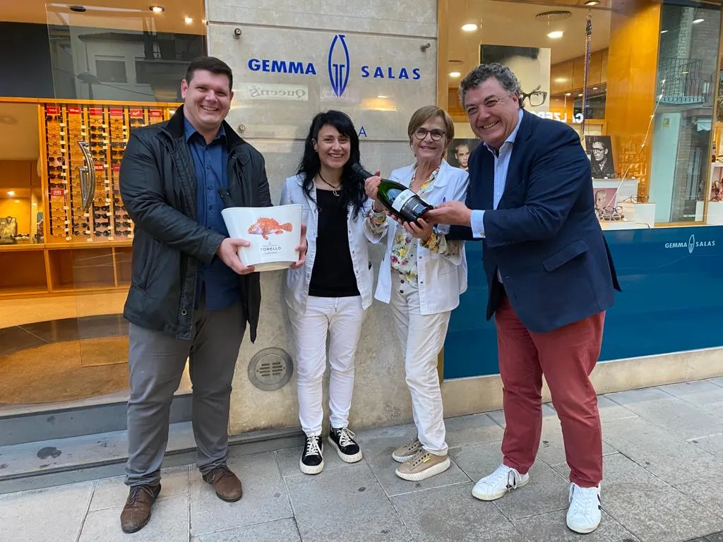 L’Òptica Gemma Salas guanya el premi al millor aparador de les Jornades de la Galera de Cambrils