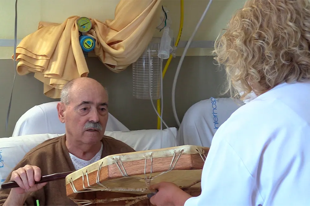 L'Hospital de Calella ofereix musicoteràpia a pacients ingressats a la Unitat de Pal·liatius i de Llarga Estada