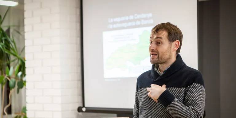 Lluís Obiols obre a l'Arxiu Comarcal de la Cerdanya el cicle 'Explica'm una història'