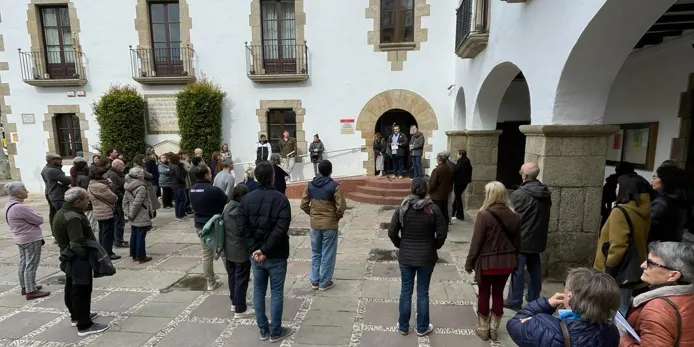 Arenys se suma al minut de silenci com a mostra de còndol als afectats per l'incendi de València