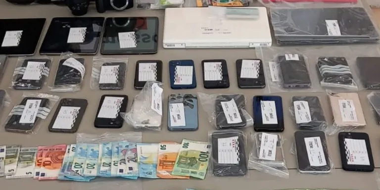 Els Mossos desarticulen un punt de venda de droga a petits traficants a Lloret de Mar i detenen sis persones