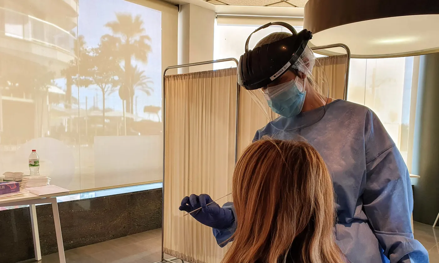 La taxa de reproducció a Pineda de la Covid-19 continua per sota de 1, i per tant baixen de mica en mica els casos