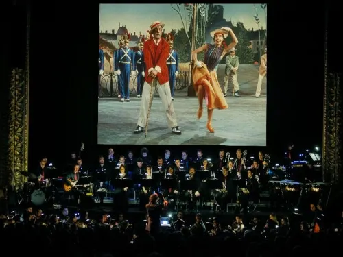 Us convidem a veure el clàssic "Un americano en París" amb la música en directe de l'Orquestra Camera Musicae al 'notRubí'