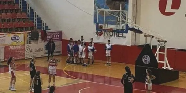 Duel d’altura entre la Salle TGN i el Pre-Infantil A femení del CB Baix Gaià