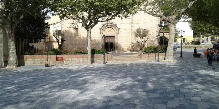 El Bisbat de Girona cedeix la placeta de davant l’Església d’Arenys de Munt a l’Ajuntament