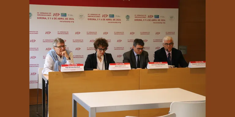 Els pediatres aconsellen una dosi de reforç de la vacuna de tos ferina per l'augment de casos