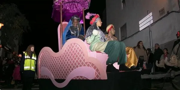 Més d’un centenar d’infants altafullencs reben els regals dels Reis Mags d’Orient al Casal La Violeta