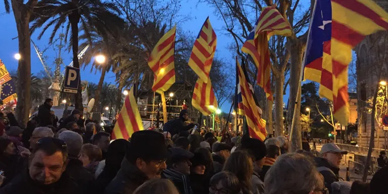Presència vilassarenca a la manifestació de recolzament als encausats pel 9N