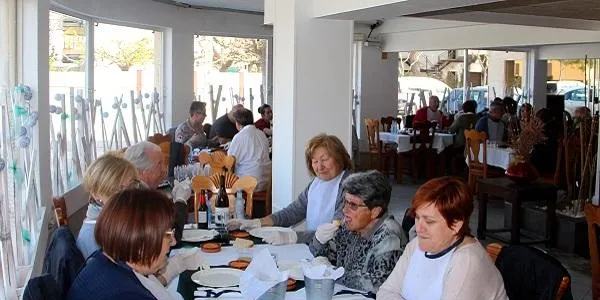 Els comerciants d’Altafulla intercanvien experiències i estableixen sinergies en la tradicional calçotada d’ATECA