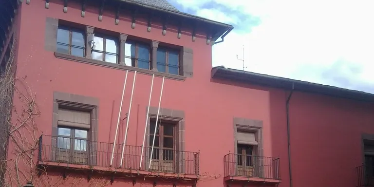 Una desena de joves secunden a la Seu la protesta contra la repressió