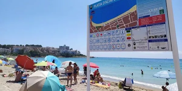 La platja d'Altafulla revalida, un any més, la distinció de la Bandera Blava