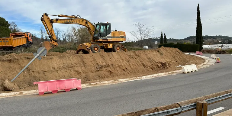 Comença la construcció d’un vial segregat per facilitar l’accés entre Els Saulons i el camí del Foment