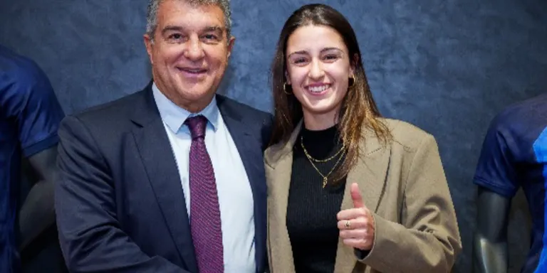 Jana Fernández renova amb el Barça fins al 2025