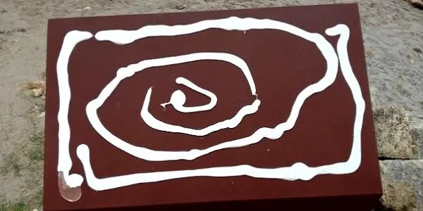 Un nou acte de vandalisme malmet el panell informatiu dels Banys de Mar d’Altafulla