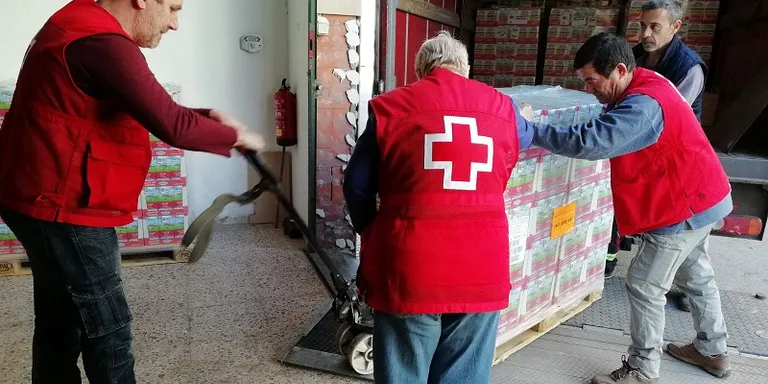 Creu Roja de l'Alt Maresme busca voluntaris pel Rebost Solidari de Pineda