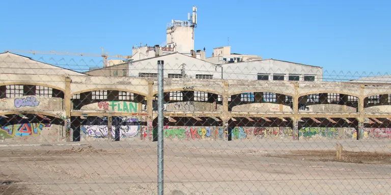 Girona acaba les obres d'urgència per enderrocar les naus de la carretera Barcelona amb risc imminent d'esfondrar-se