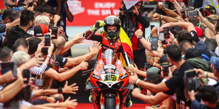 Les superbikes engeguen motors al Circuit de Catalunya