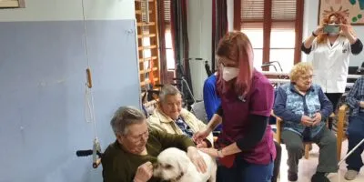 Dues residències incorporen un programa d’intervenció amb gossos